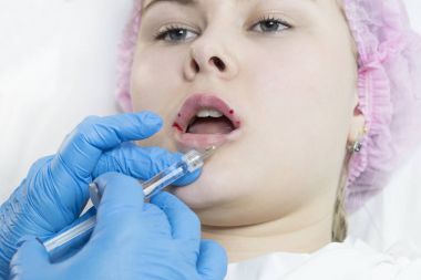 Kozmetik cerrahi enjeksiyon sürecinin