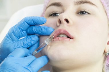Kozmetik cerrahi enjeksiyon sürecinin