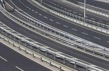 Çok bantlı asfalt parça 