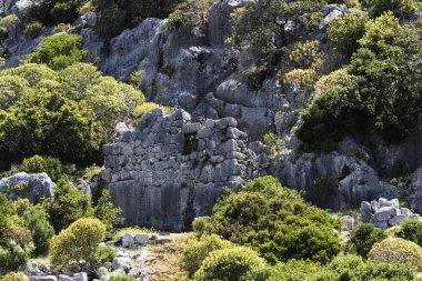 Antik Likya şehridir ve etrafı sonucu olarak deprem şehri sular altında.