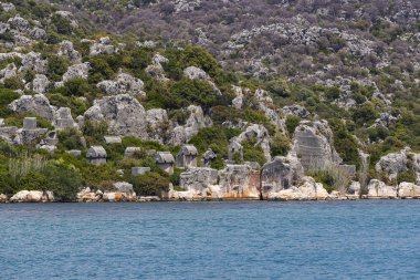 Antik Likya şehridir ve etrafı sonucu olarak deprem şehri sular altında.