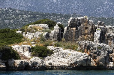 Antik Likya şehridir ve etrafı sonucu olarak deprem şehri sular altında.
