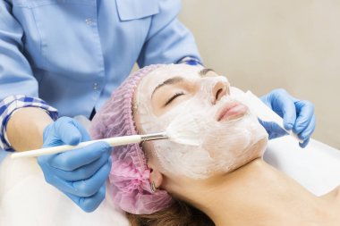 İşlem kozmetik maskesi masaj ve Cilt Bakımı