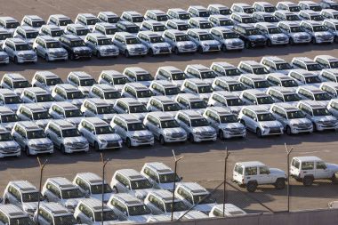  Park açık havada yeni araçların