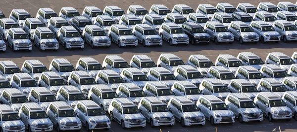  Park açık havada yeni araçların