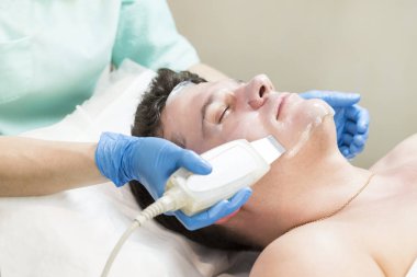 adam maske kozmetik prosedür