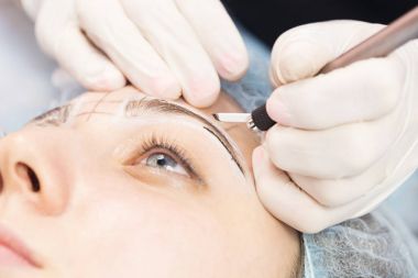 Microblading kaşlar iş akışı 