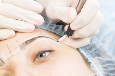 Microblading kaşlar iş akışı 