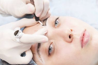 Microblading kaşlar iş akışı 