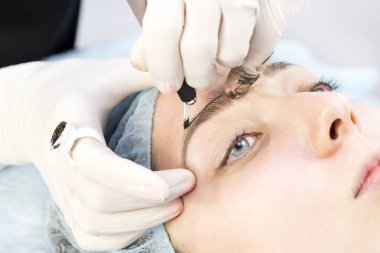 Microblading kaşlar iş akışı 