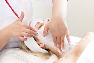 İşlem kozmetik maskesi masaj ve Cilt Bakımı