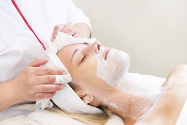 İşlem kozmetik maskesi masaj ve Cilt Bakımı