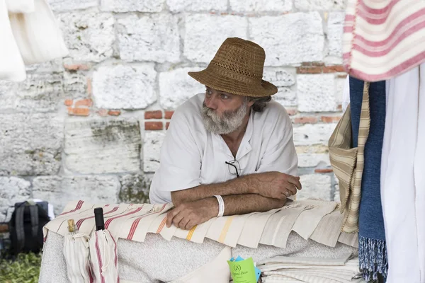 Traditionelles Volksfest zu Ehren des Hl. istvan und der ersten ungarischen Hütte mit volkstümlichen Handwerkern. Ungarn — Stockfoto