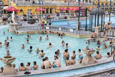 Avrupa'nın en büyük tıbbi banyo en eski Szechenyi şifalı banyo olduğunu.