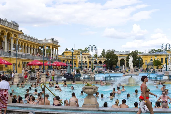Avrupa'nın en büyük tıbbi banyo en eski Szechenyi şifalı banyo olduğunu.