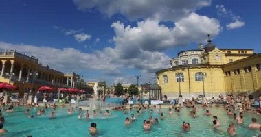 Avrupa'nın en büyük tıbbi banyo en eski Szechenyi şifalı banyo olduğunu.