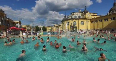 Avrupa'nın en büyük tıbbi banyo en eski Szechenyi şifalı banyo olduğunu.