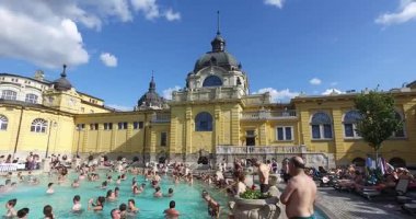 Avrupa'nın en büyük tıbbi banyo en eski Szechenyi şifalı banyo olduğunu.