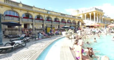 Avrupa'nın en büyük tıbbi banyo en eski Szechenyi şifalı banyo olduğunu.