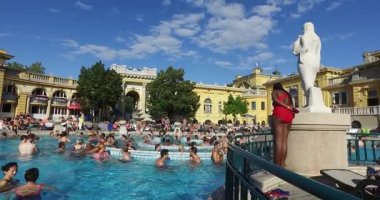 Avrupa'nın en büyük tıbbi banyo en eski Szechenyi şifalı banyo olduğunu.