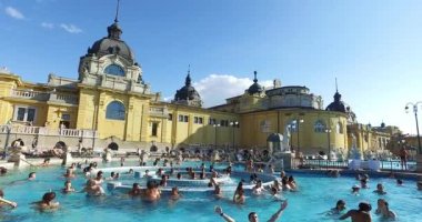 Avrupa'nın en büyük tıbbi banyo en eski Szechenyi şifalı banyo olduğunu.