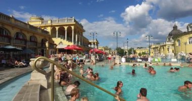 Avrupa'nın en büyük tıbbi banyo en eski Szechenyi şifalı banyo olduğunu.