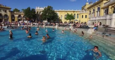 Avrupa'nın en büyük tıbbi banyo en eski Szechenyi şifalı banyo olduğunu.