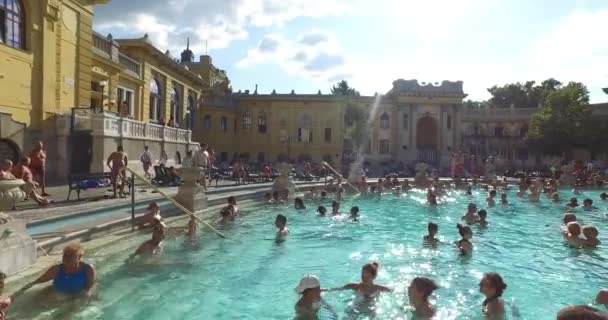 El baño medicinal Szechenyi más antiguo es el baño medicinal más grande de Europa . — Vídeos de Stock