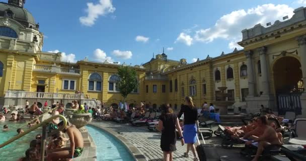 Avrupa'nın en büyük tıbbi banyo en eski Szechenyi şifalı banyo olduğunu. — Stok video