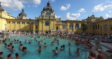 Avrupa'nın en büyük tıbbi banyo en eski Szechenyi şifalı banyo olduğunu.