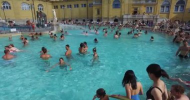 Avrupa'nın en büyük tıbbi banyo en eski Szechenyi şifalı banyo olduğunu.