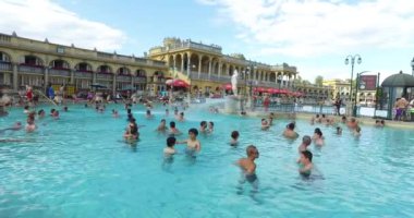 Avrupa'nın en büyük tıbbi banyo en eski Szechenyi şifalı banyo olduğunu.