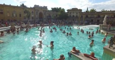 Avrupa'nın en büyük tıbbi banyo en eski Szechenyi şifalı banyo olduğunu.