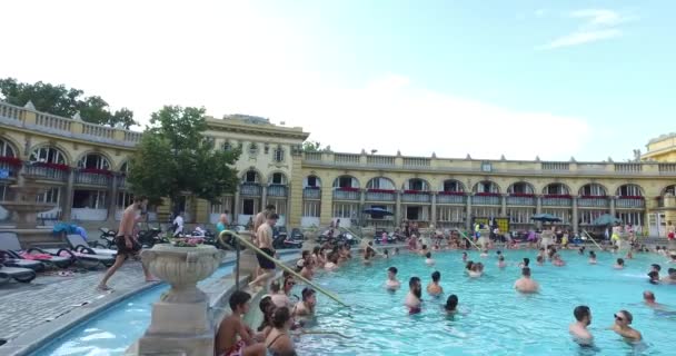 The oldest Szechenyi medicinal bath is the largest medicinal bath in Europe. — Stock Video