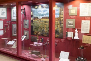 Tarihsel sergiler ve savaş konulu kompozisyonlar Macar ordusunun askeri Tarih Müzesi.