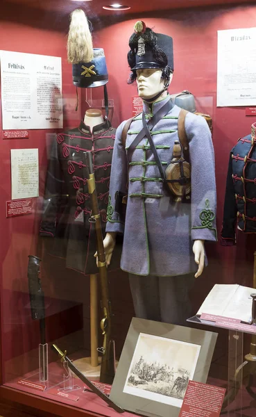 Tarihsel sergiler ve savaş konulu kompozisyonlar Macar ordusunun askeri Tarih Müzesi.