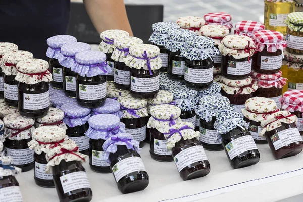 Geleneksel halk Saint Istvn ve halk ustaları ile Macaristan ekmek ilk adil. Budapeşte. Macaristan