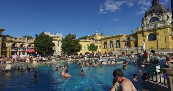 Avrupa'nın en büyük tıbbi banyo en eski Szechenyi şifalı banyo olduğunu. — Stok video