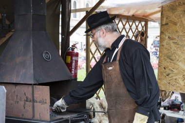 Geleneksel halk Saint Istvn ve halk ustaları ile Macaristan ekmek ilk adil. Budapeşte. Macaristan