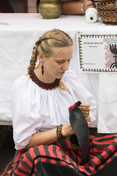 Feria folclórica tradicional en honor de San Esteban y el primer pan en Hungría con maestros folclóricos. Budapest. Hungría —  Fotos de Stock