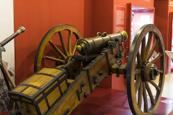 Tarihsel sergiler ve savaş konulu kompozisyonlar Macar ordusunun askeri Tarih Müzesi.