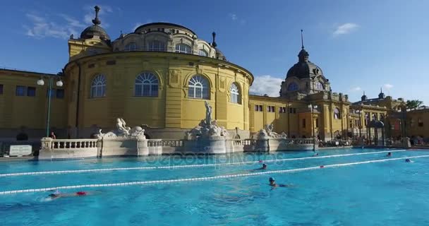 El baño medicinal Szechenyi más antiguo es el baño medicinal más grande de Europa . — Vídeo de stock