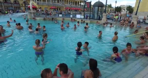 The oldest Szechenyi medicinal bath is the largest medicinal bath in Europe. — Stock Video