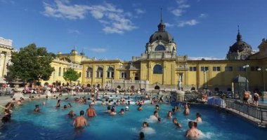 Avrupa'nın en büyük tıbbi banyo en eski Szechenyi şifalı banyo olduğunu.