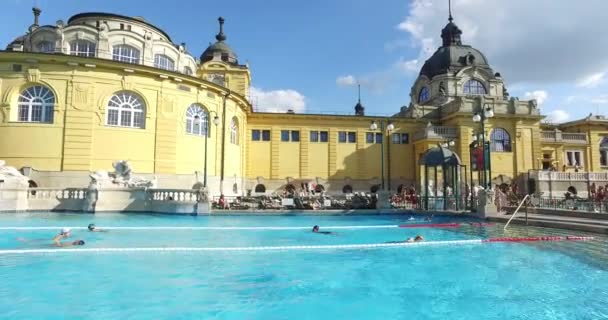 Najstarsze kąpieliska Szechenyi jest największego kąpieliska w Europie. — Wideo stockowe