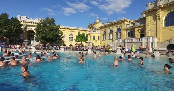 The oldest Szechenyi medicinal bath is the largest medicinal bath in Europe. — Stock Video