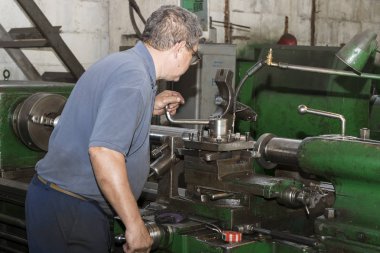  Metal işleme Dükkanı işçi işleri çelik yapılar oluşturmak için aygıtlar ve makineler. Kharkov