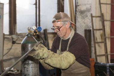  Metal işleme Dükkanı işçi işleri çelik yapılar oluşturmak için aygıtlar ve makineler. Kharkov