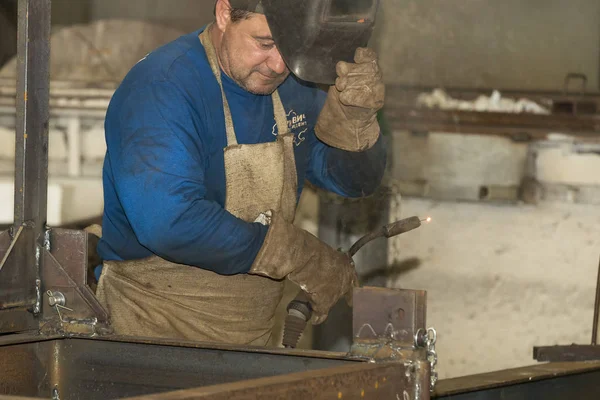  Metal işleme Dükkanı işçi işleri çelik yapılar oluşturmak için aygıtlar ve makineler. Kharkov