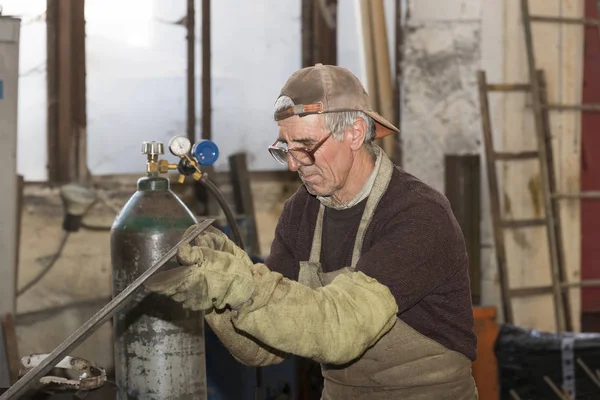  Metal işleme Dükkanı işçi işleri çelik yapılar oluşturmak için aygıtlar ve makineler. Kharkov